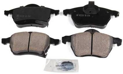 SAAB Disc Brake Pad Set - Front 5533518 - Akebono Euro Ultra-Premium EUR819